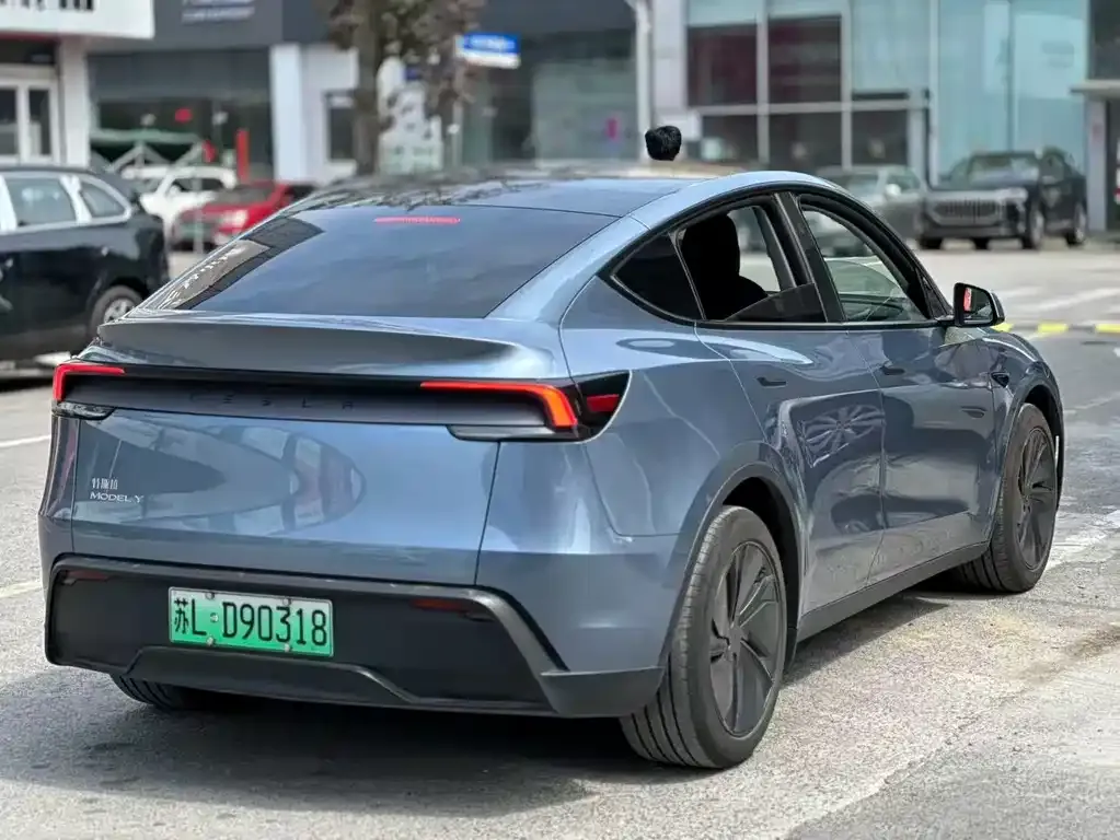 Tesla Model Y — фото 8