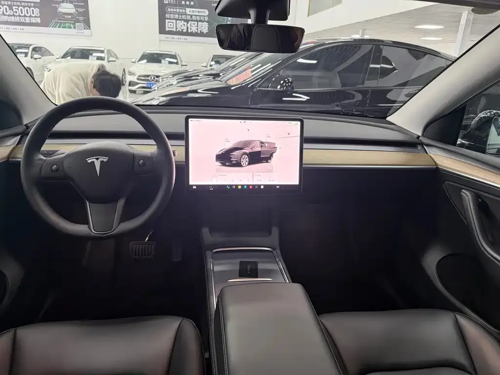 Tesla Model Y — фото 6