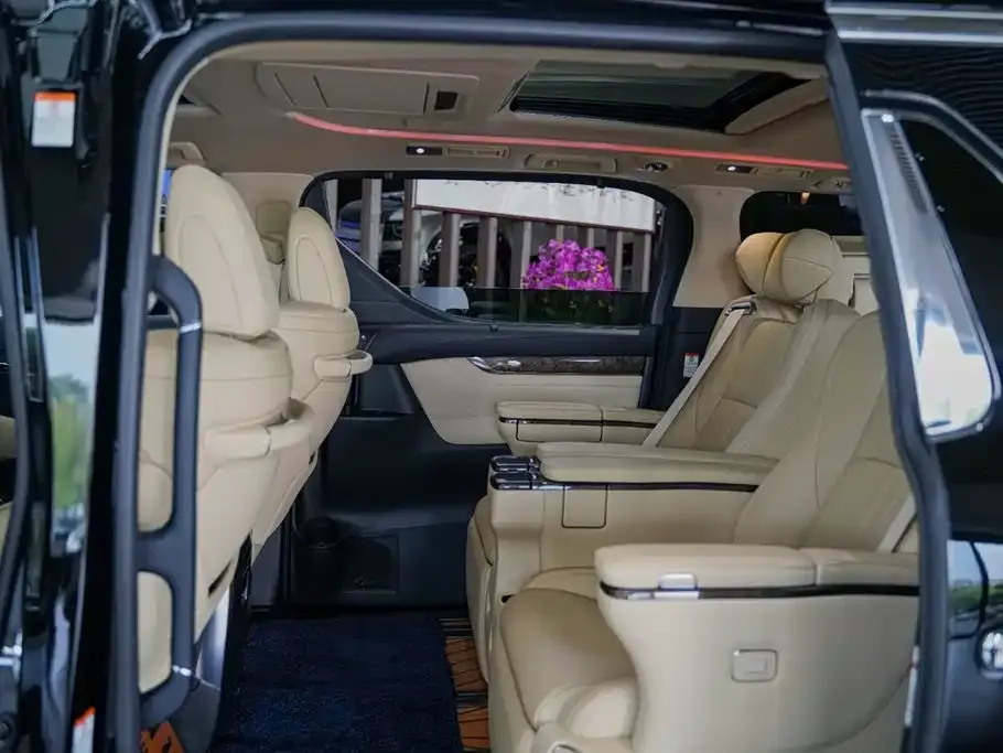 Toyota Vellfire — фото 3