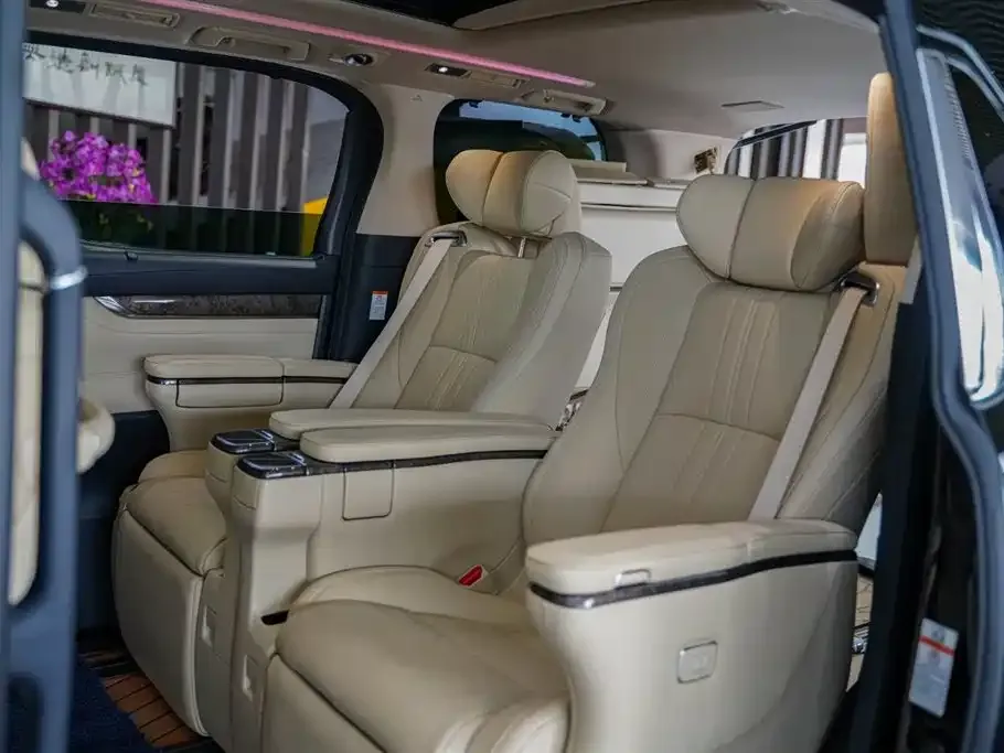 Toyota Vellfire — фото 4
