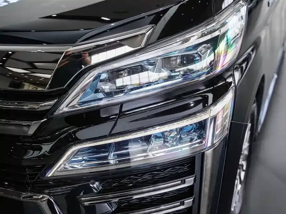 Toyota Vellfire — фото 10