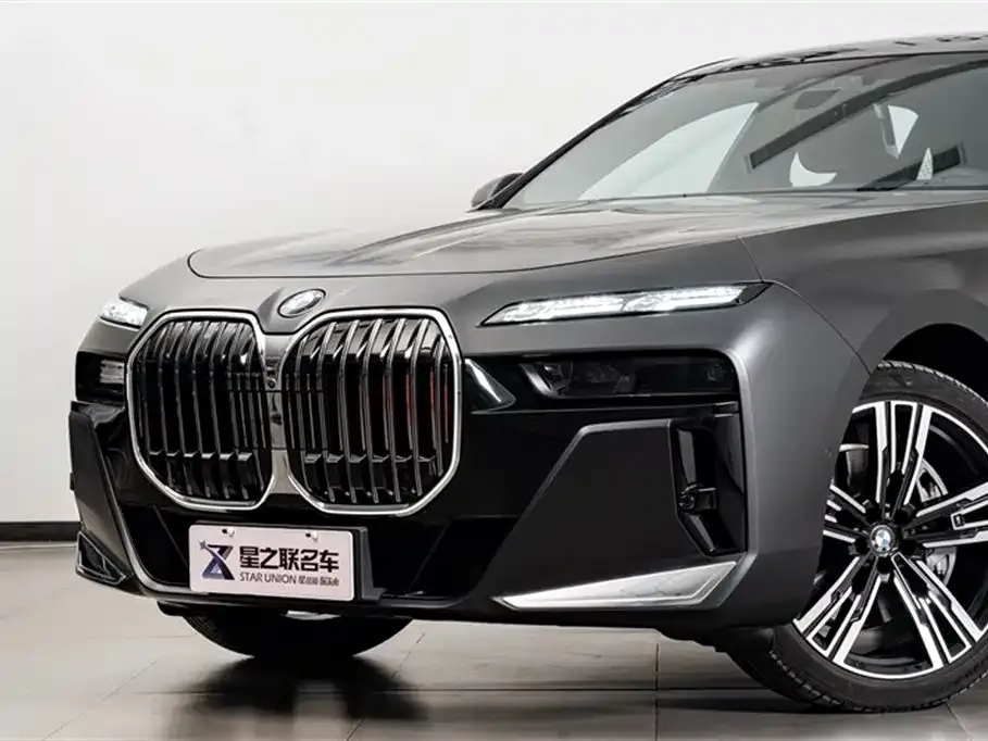 BMW 7 Series — фото 9