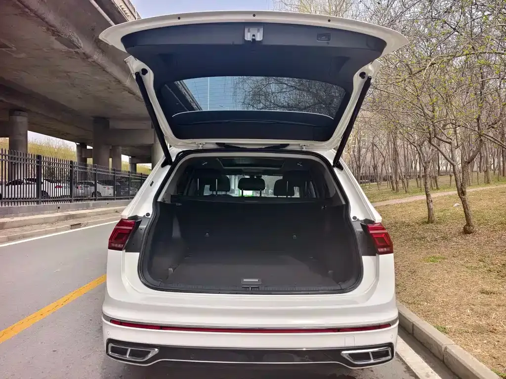 Volkswagen Tiguan L 2022 из CN, фото 7