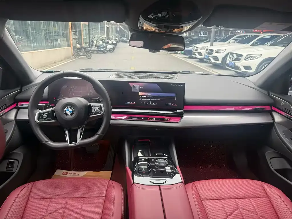 BMW 5 Series 2024 из CN, фото 8