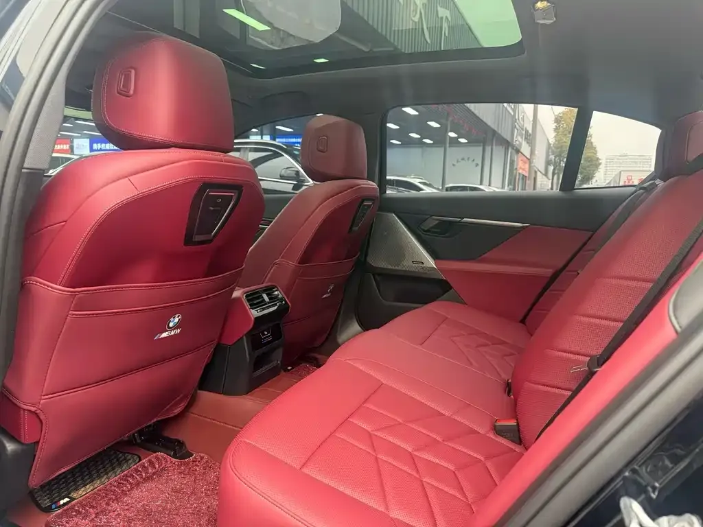 BMW 5 Series 2024 из CN, фото 9