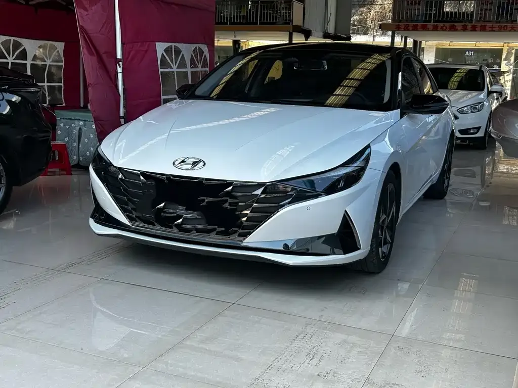 Hyundai Elantra 2023 из CN, фото 1