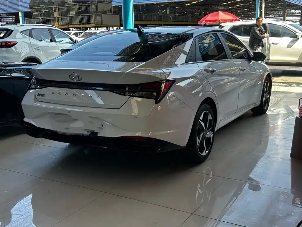 Hyundai Elantra 2023 из CN, фото 9