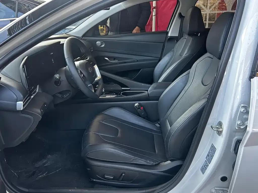 Hyundai Elantra 2023 из CN, фото 3