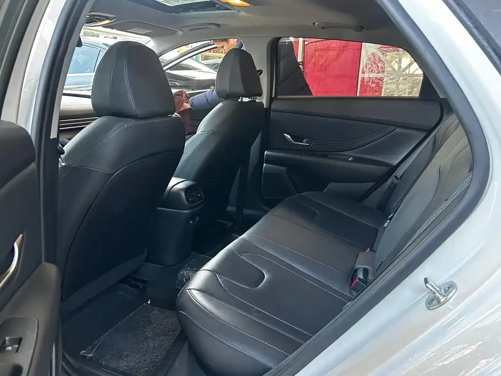 Hyundai Elantra 2023 из CN, фото 10