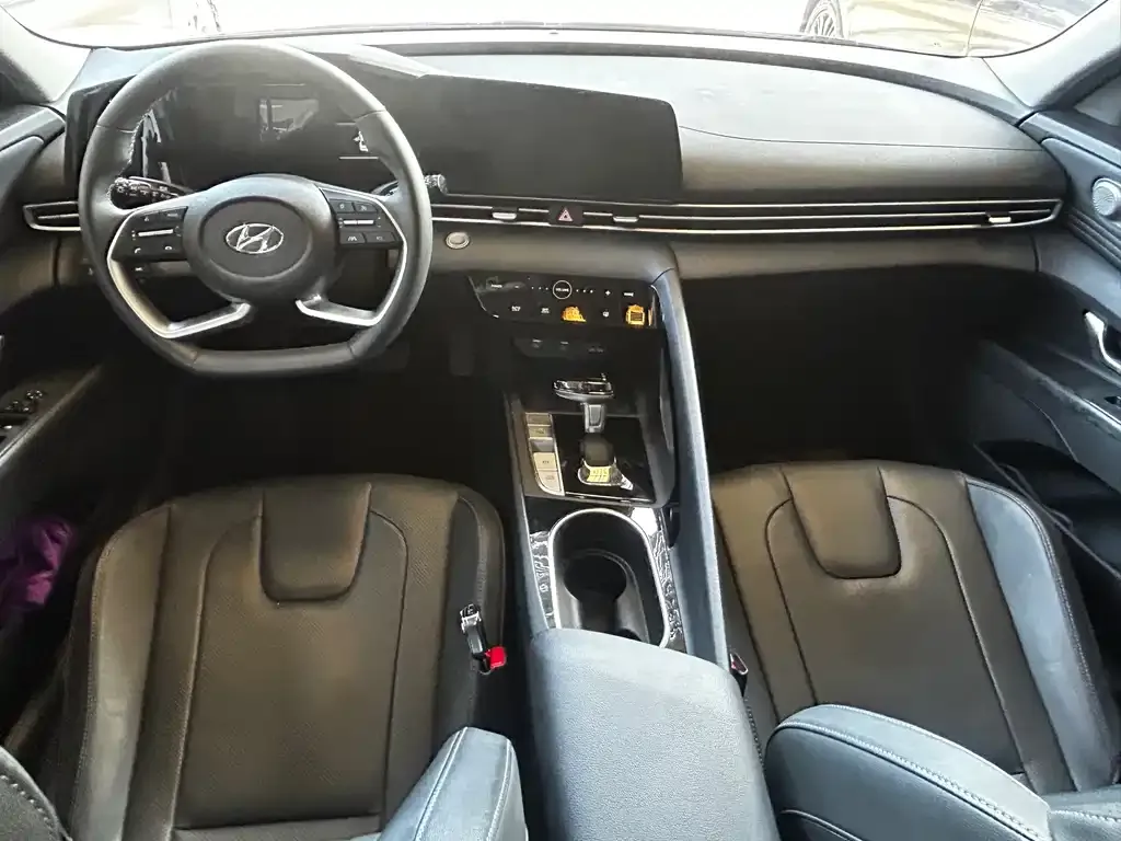 Hyundai Elantra 2023 из CN, фото 4