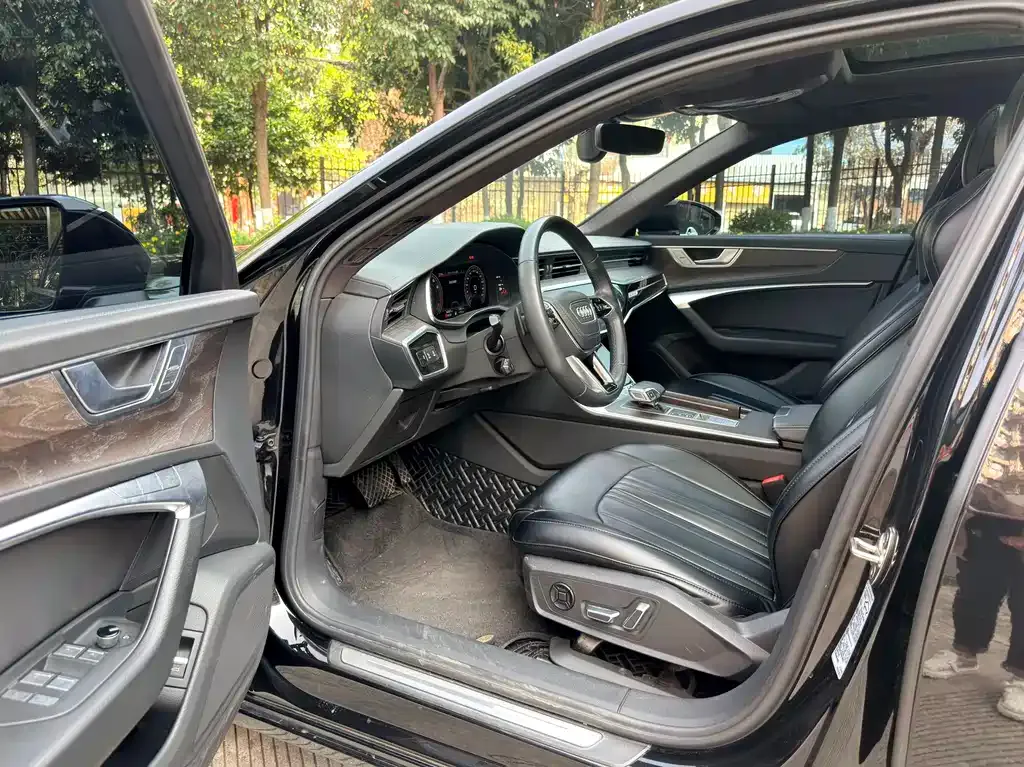 Audi A6L 2023 из CN, фото 2