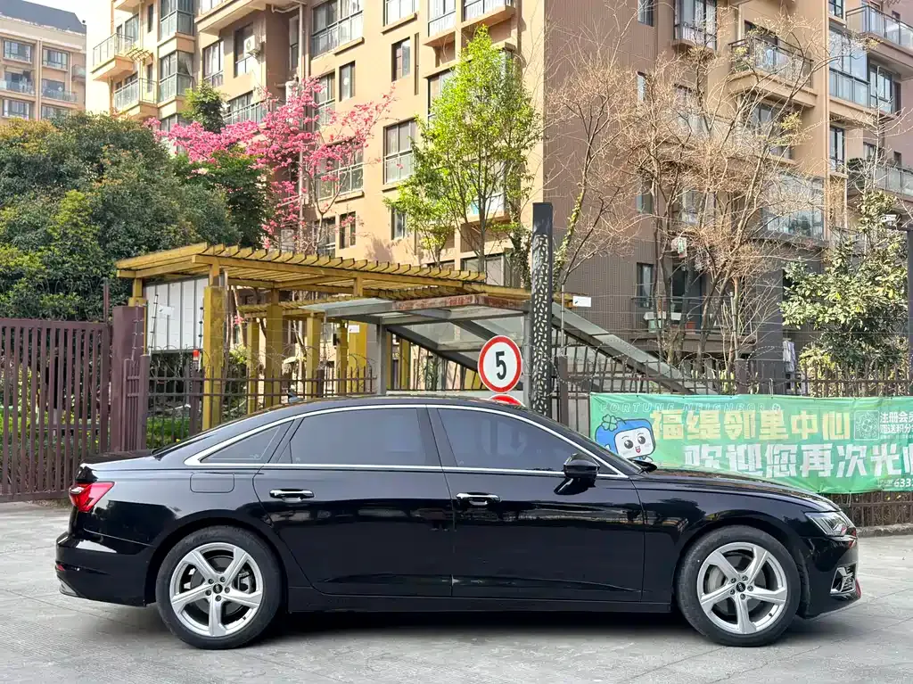 Audi A6L 2023 из CN, фото 4