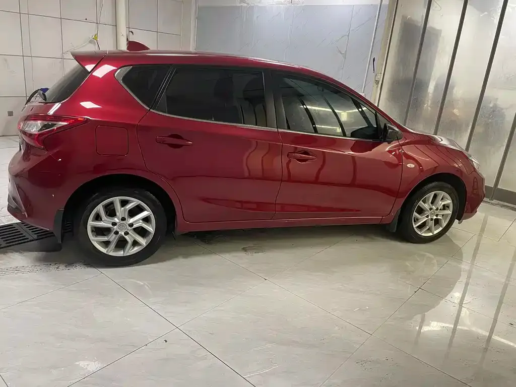 Nissan Tiida — фото 10