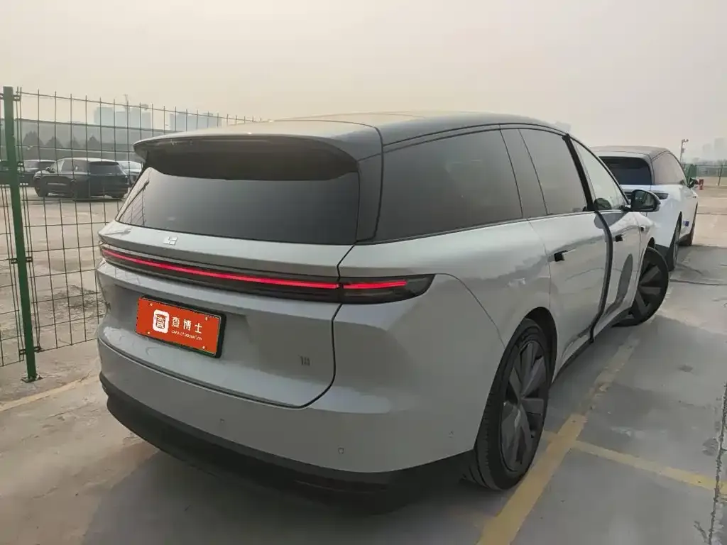 Li Auto i8 — фото 2