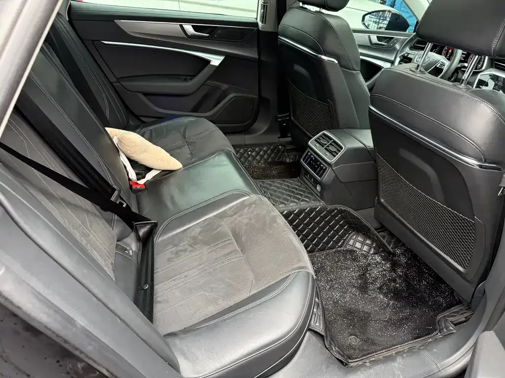 Audi A7L 2024 из CN, фото 9