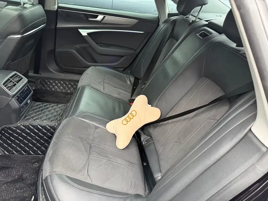 Audi A7L 2024 из CN, фото 2