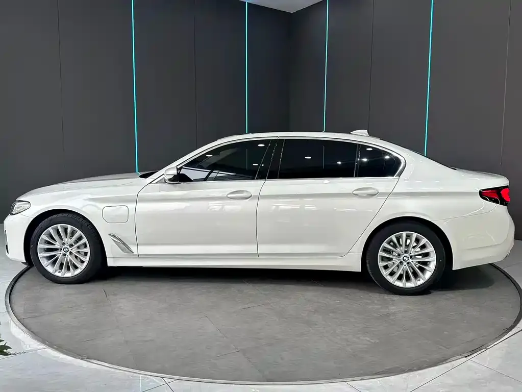 BMW 5 Series New Energy — фото 6