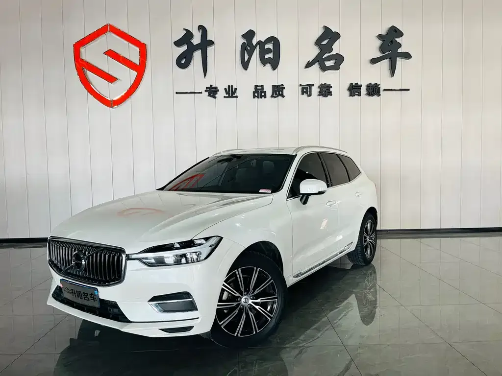 Volvo XC60 — фото 1