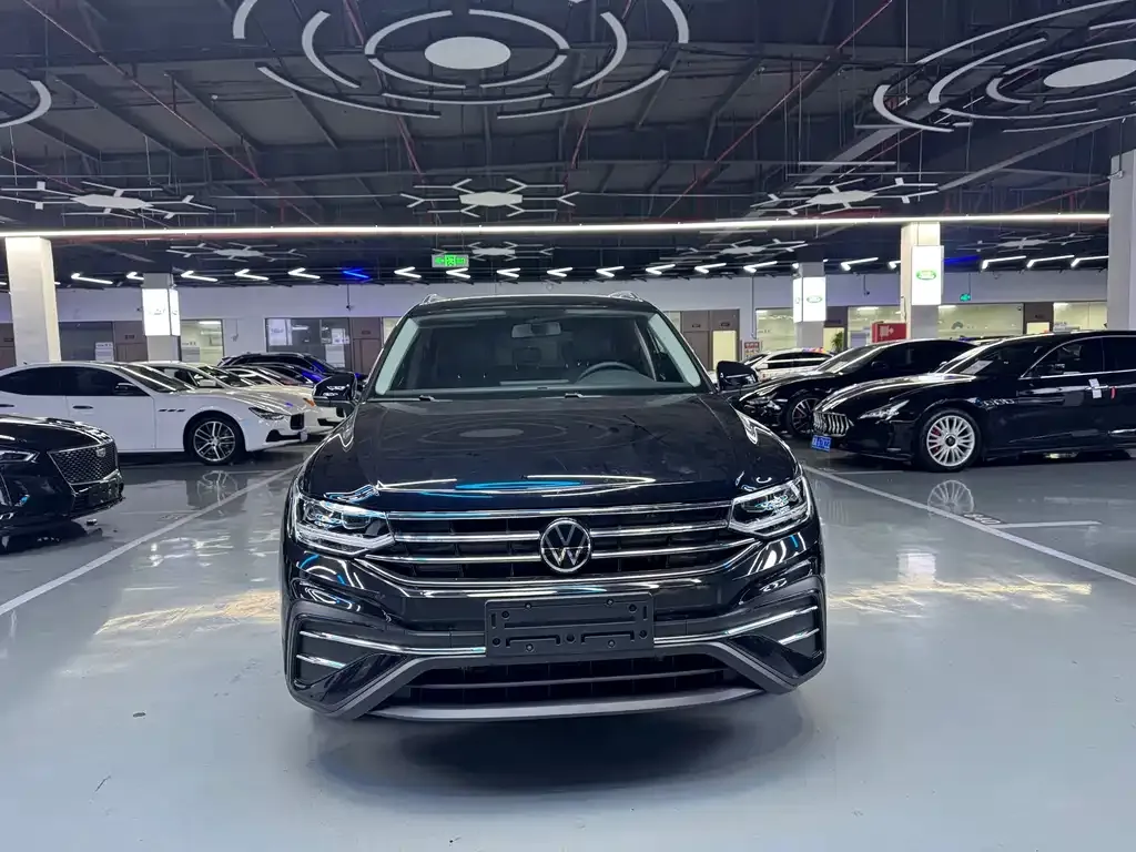 Volkswagen Tiguan L — фото 6