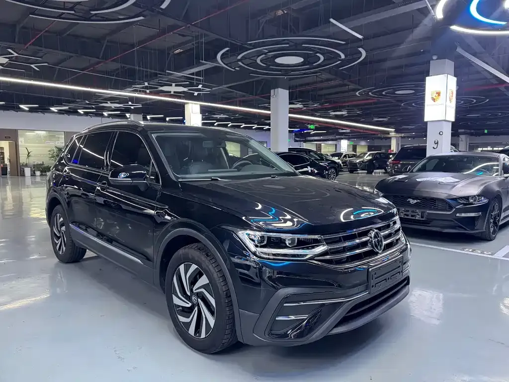 Volkswagen Tiguan L — фото 4