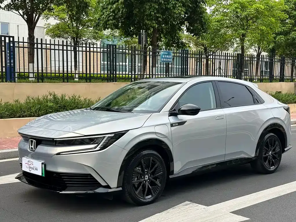 Honda e:NP2 — фото 1