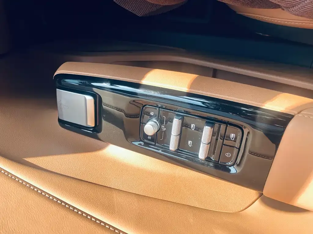 Geely Galaxy L7 — фото 10