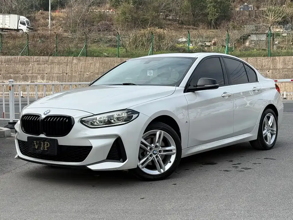 BMW 1 Series 2022 из CN, фото 1