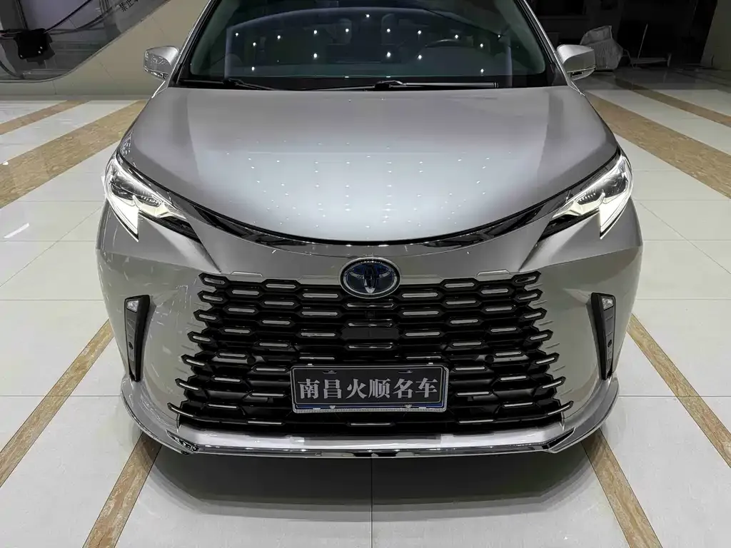 Toyota Sienna — фото 4
