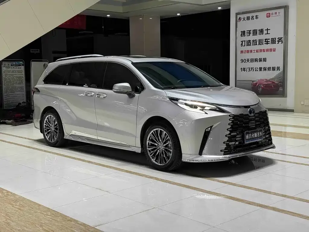 Toyota Sienna — фото 2