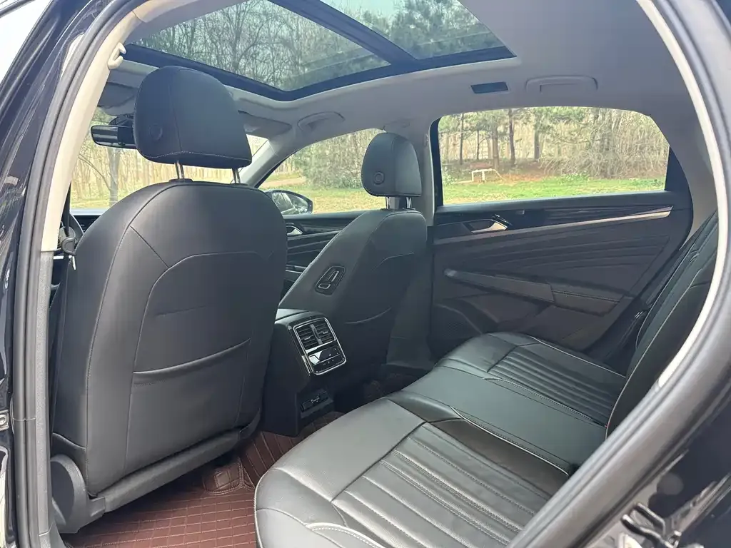 Volkswagen Passat — фото 10