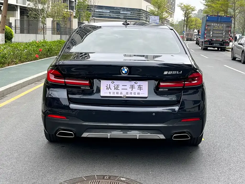 BMW 5 Series — фото 10