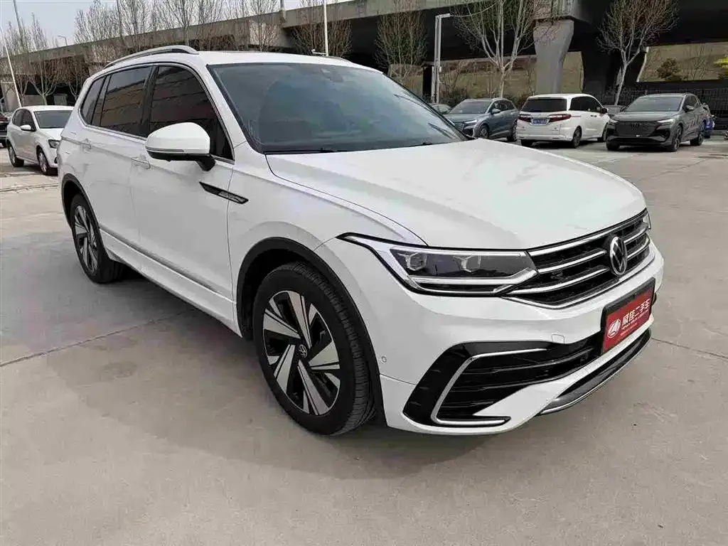 Volkswagen Tiguan L — фото 8