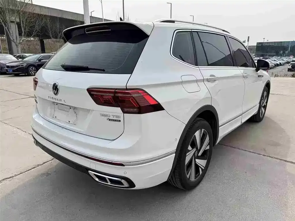 Volkswagen Tiguan L — фото 2