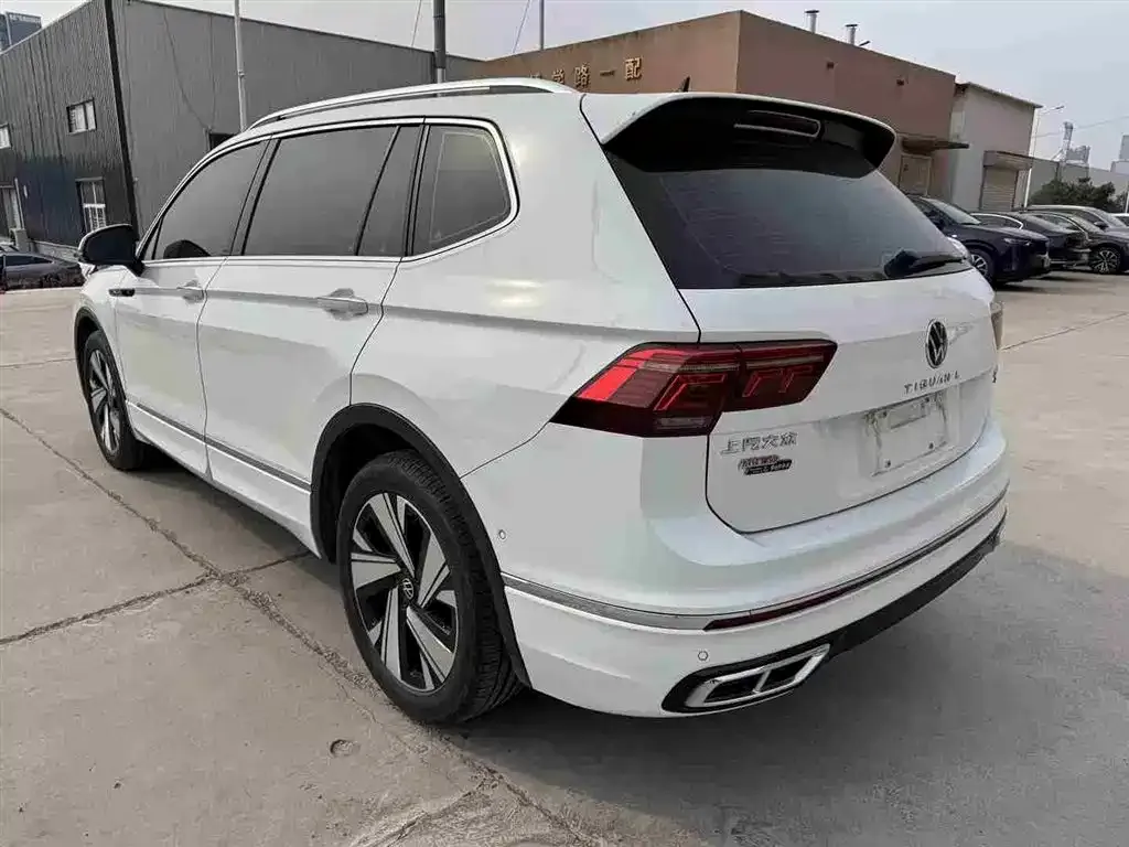 Volkswagen Tiguan L — фото 5