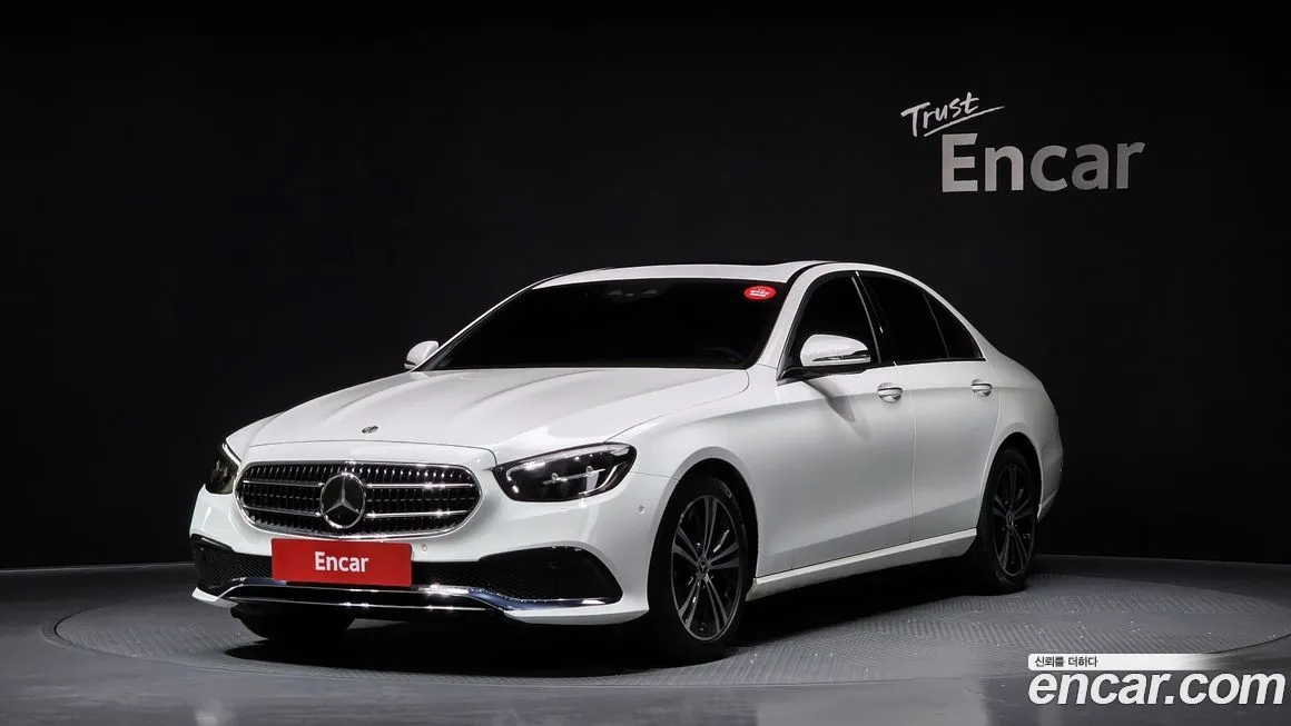 Mercedes-Benz E-Class — фото 1