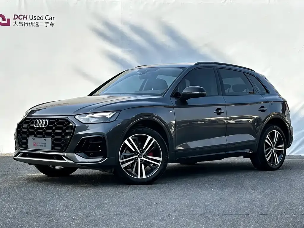 Audi Q5L — фото 1