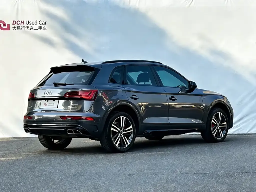 Audi Q5L — фото 10
