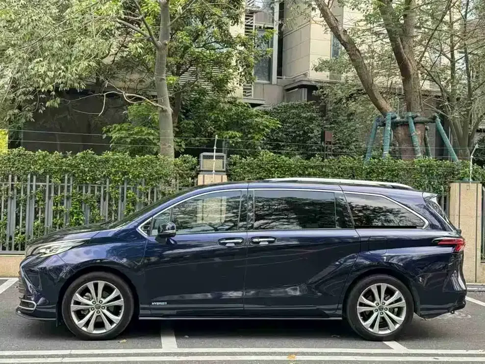 Toyota Sienna 2023 из CN, фото 10