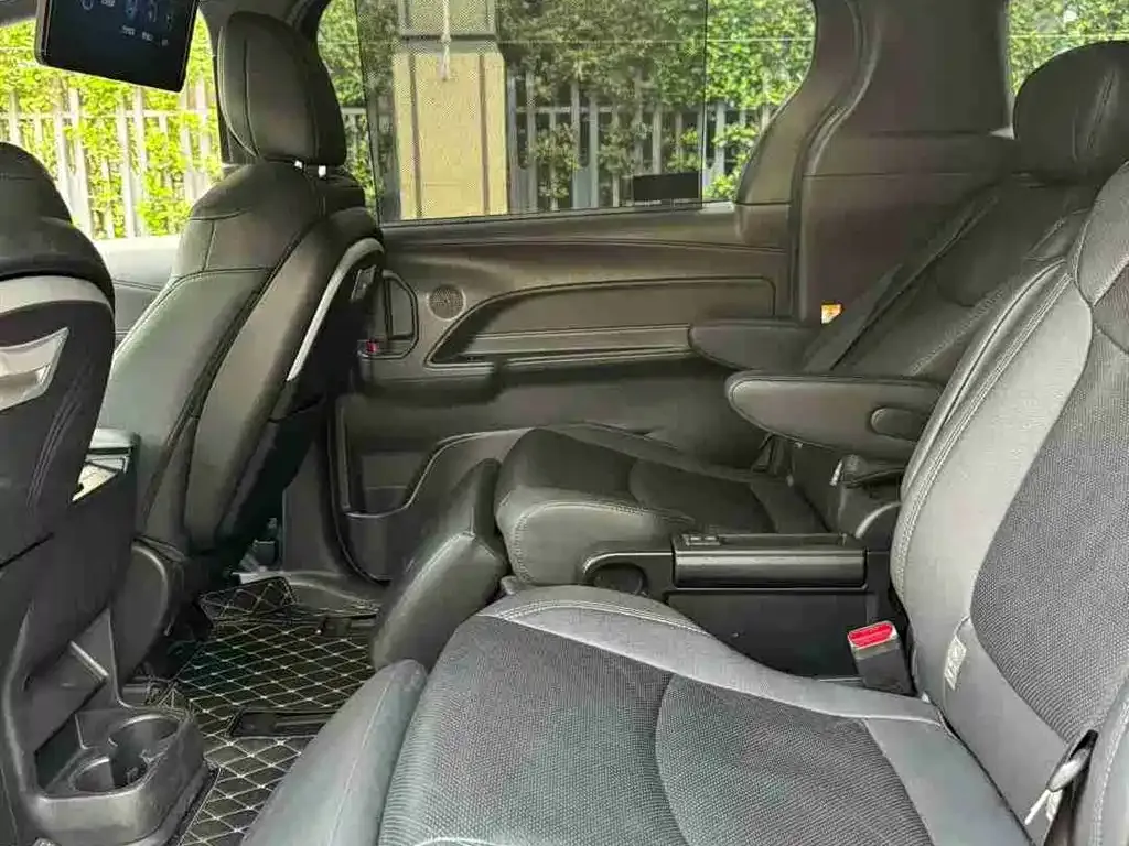 Toyota Sienna 2023 из CN, фото 6