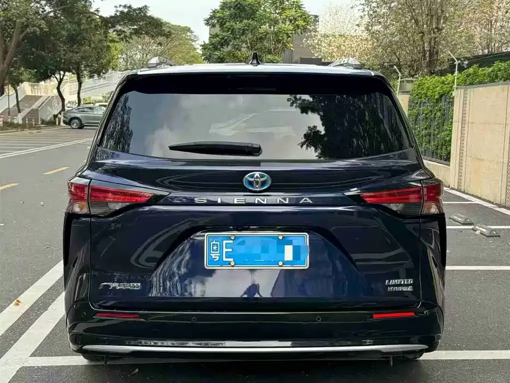Toyota Sienna 2023 из CN, фото 5