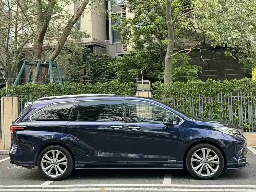 Toyota Sienna 2023 из CN, фото 7