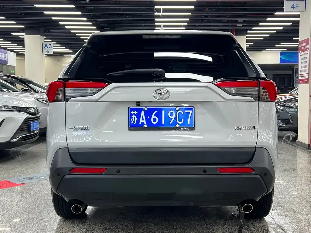 Toyota RAV4 — фото 5