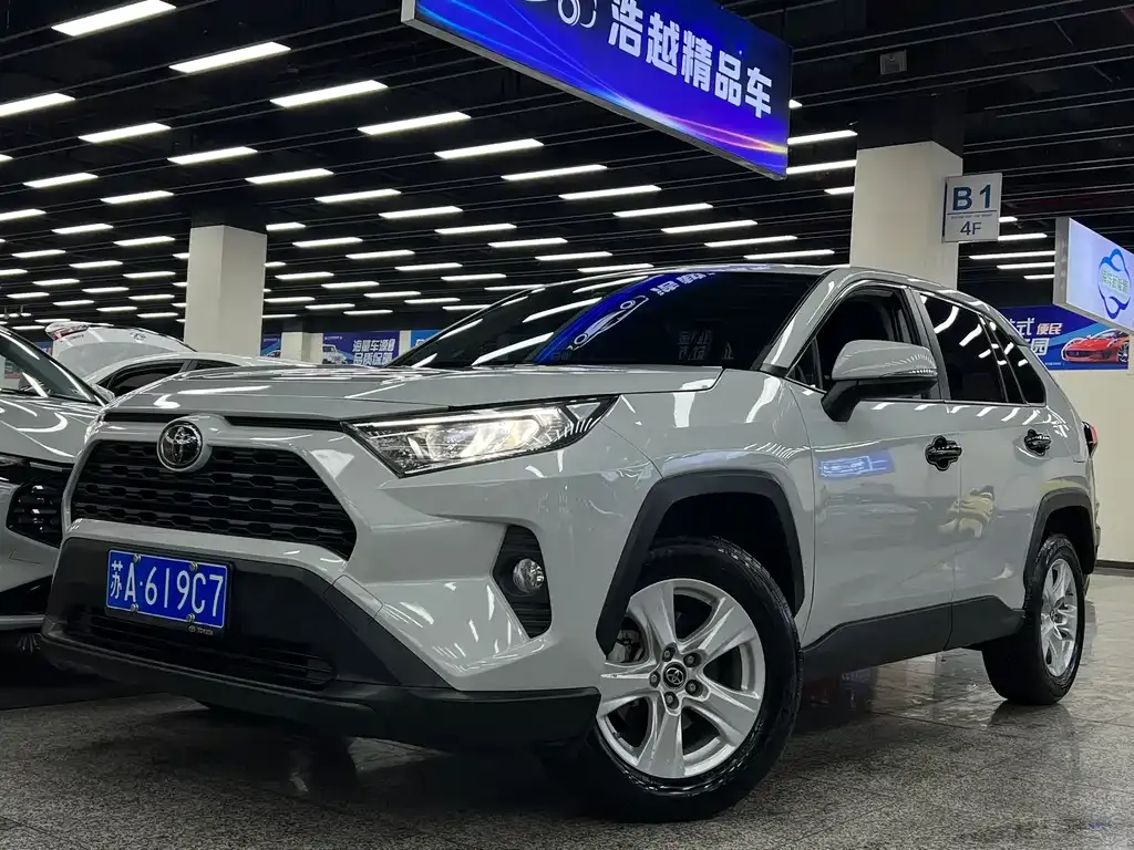 Toyota RAV4 — фото 6