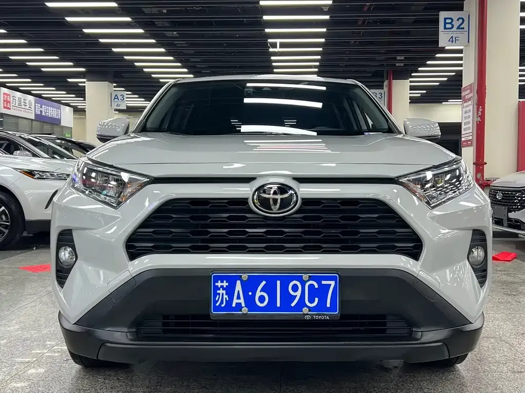 Toyota RAV4 — фото 8