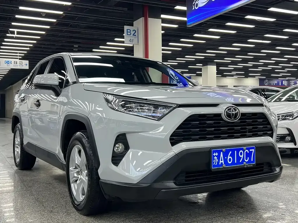 Toyota RAV4 — фото 9