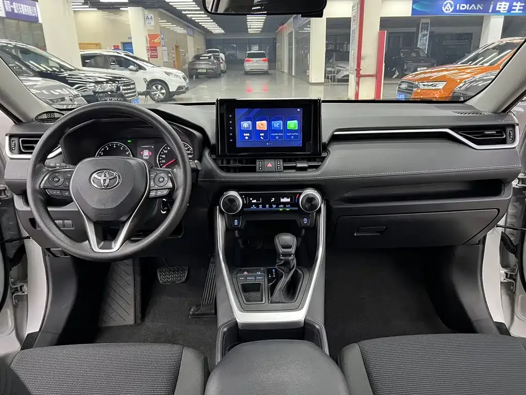 Toyota RAV4 — фото 7