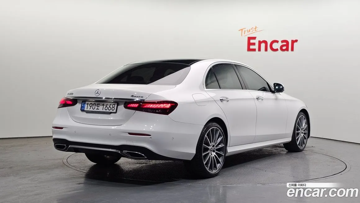 Mercedes-Benz E-Class — фото 7