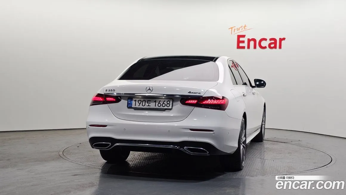 Mercedes-Benz E-Class — фото 4