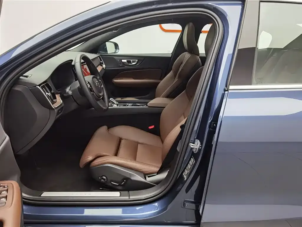 Volvo S60 — фото 10