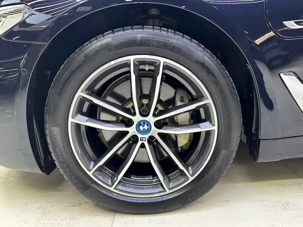 BMW 5 Series New Energy — фото 5